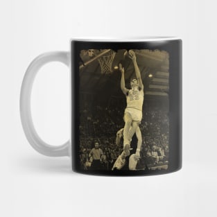 Pete Maravich - Vintage Design Of Basketball Mug